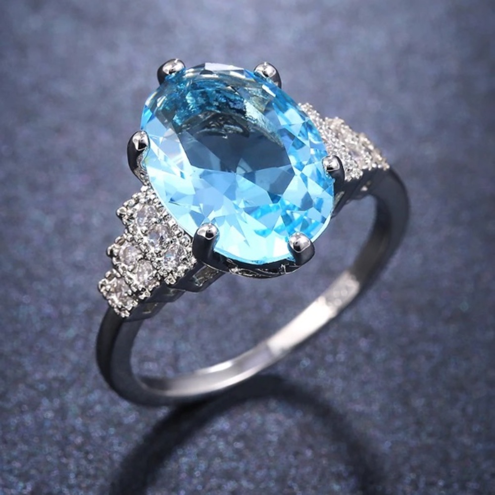 Aquamarine oval gemstone silver ring